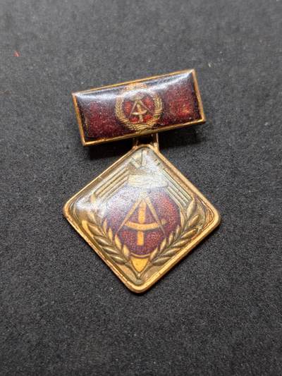 凯旋世界勋赏（持续上新中）（第22期新年大拍）（欢迎送拍）（对拍品有疑问请询问客服，不接受到手刀，出价默认拍品品相。请认真阅读拍卖规则！出价默认已认可！）（收到货请录制开箱视频，无视频概不处理问题。） - 东德