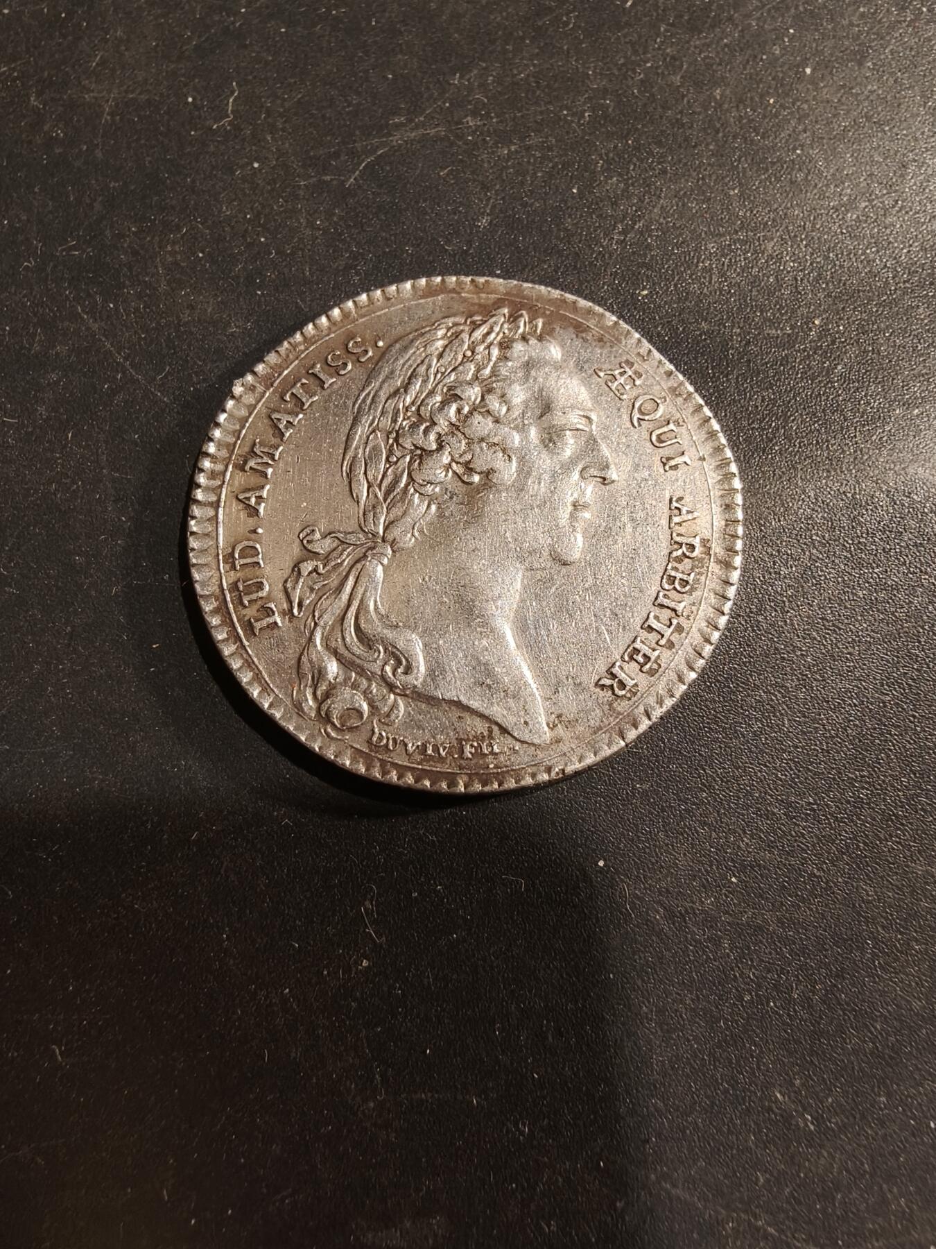 老王徽章第183期 法国1758年迪耶普商会银代币    950银     直径29mm    重量8.5g