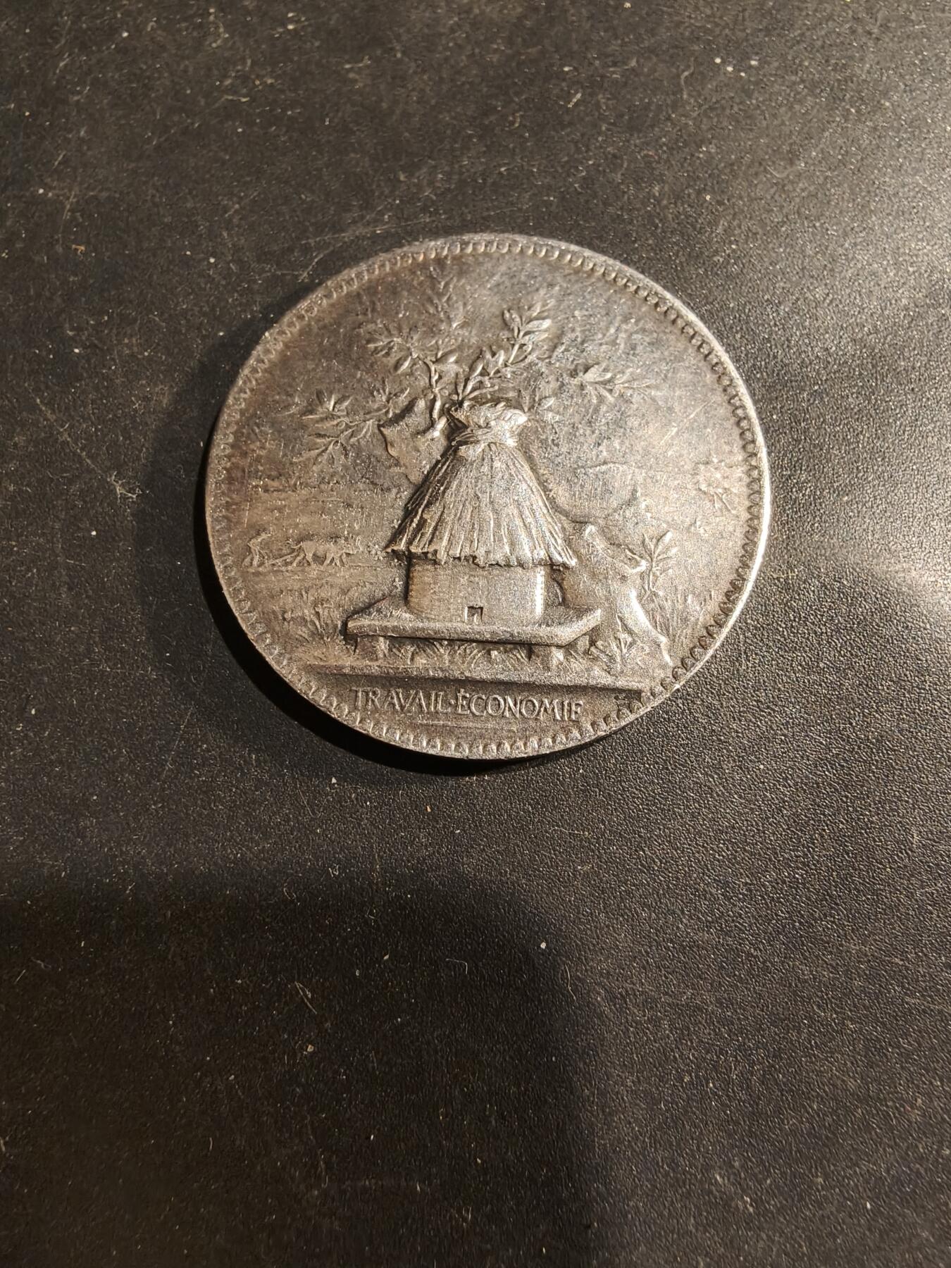 老王徽章第183期 法国1894年巴黎储蓄银行大银章    800银    大师夏普兰作品    直径31mm     重量14.8g