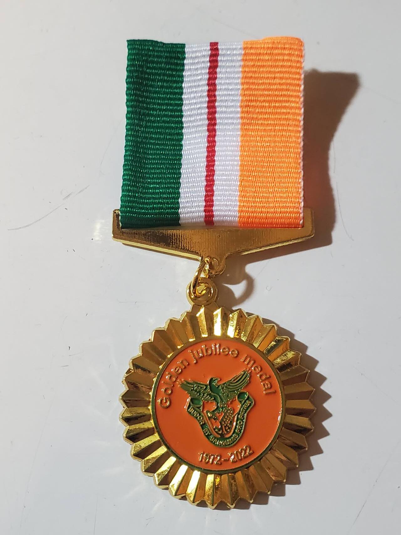 韵星假日军品类拍卖第42期 -- Rimey Holidays Militaria Auction 42 赞比亚共和国国家服务金僖奖章 铜镀金 少见国家 非常厚重 库存品相