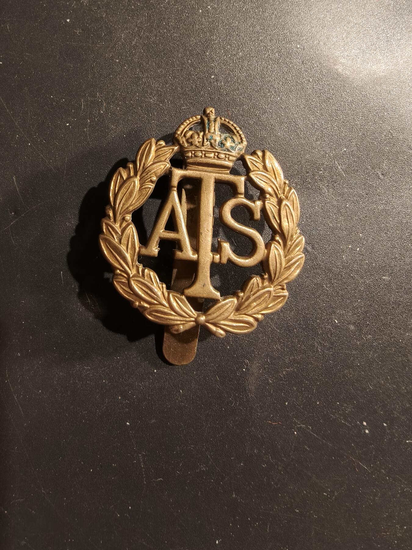 老王徽章第183期 英国二战本土辅助团帽徽    