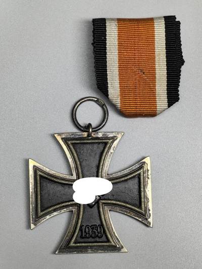 小驴勋章奖章收藏2月22日周日晚六点拍卖（珍爱和平，收藏战争，铭记历史，勿忘国耻，忠党爱国。有偿代拍，送拍规则在简介最后，参拍须阅读规则后再参拍，关系到运费包装发货时效真假辨别等关键信息，拍卖时不再发原图，看大图店主微信码在拍卖店铺介绍里） - 得三EKII，铁质核心黑漆，环打128厂标，漆面有修补