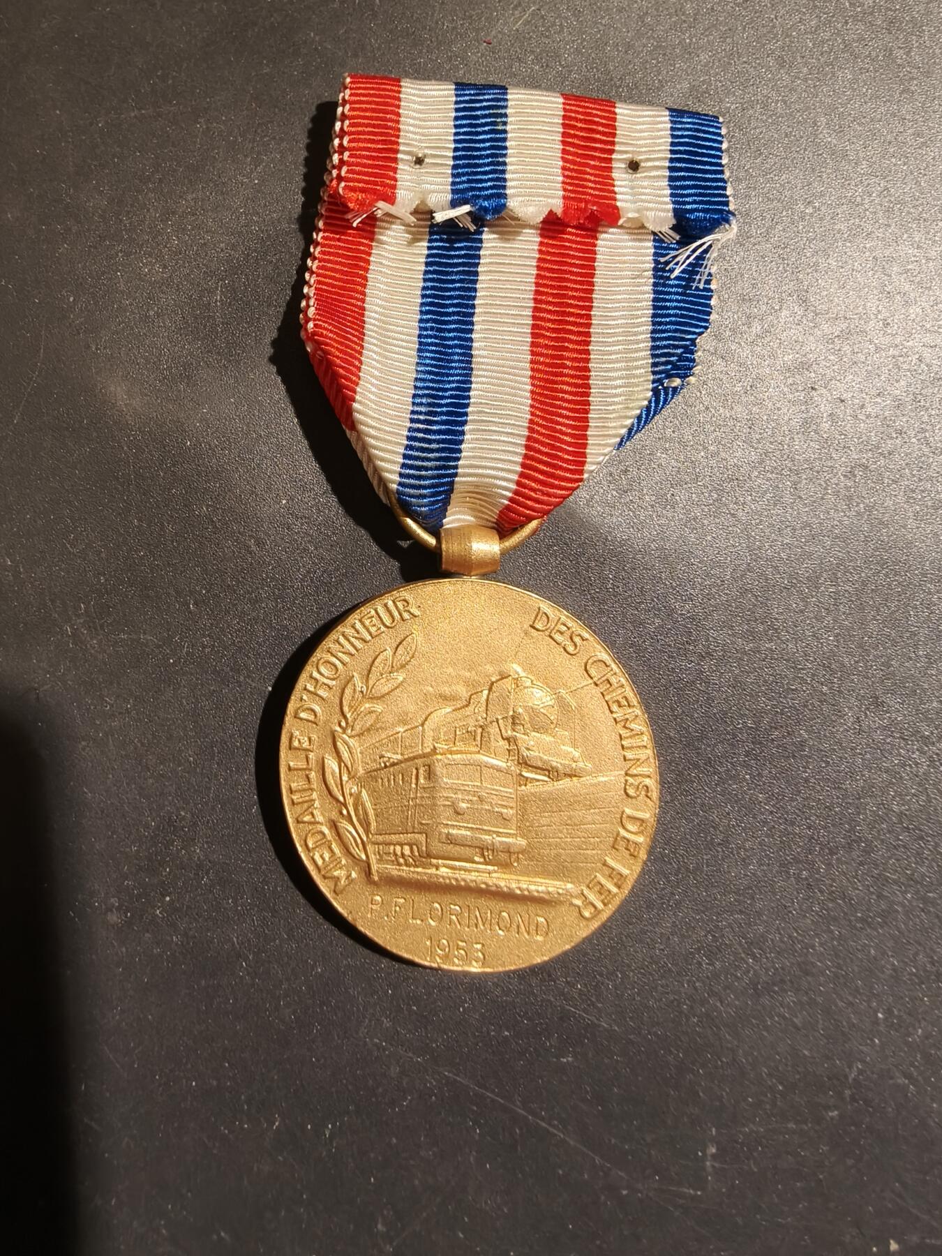 老王徽章第183期 法国金级铁路服务奖章     1955年实发