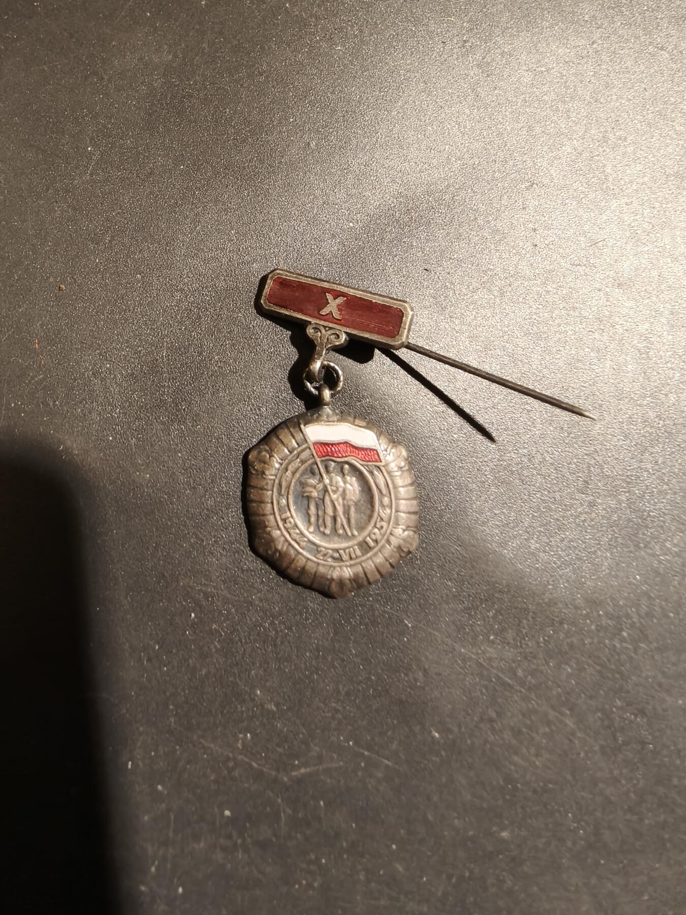 老王徽章第183期 波兰人民共和国成立10周年纪念章迷你针插