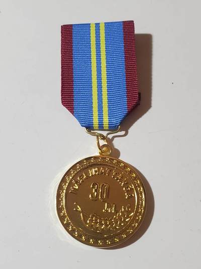 韵星假日军品类拍卖第42期 -- Rimey Holidays Militaria Auction 42 - 哈萨克斯坦共和国议会服务三十年奖章 铜镀金 极品品相 非常少见的奖章和国家 非常厚重制作精良