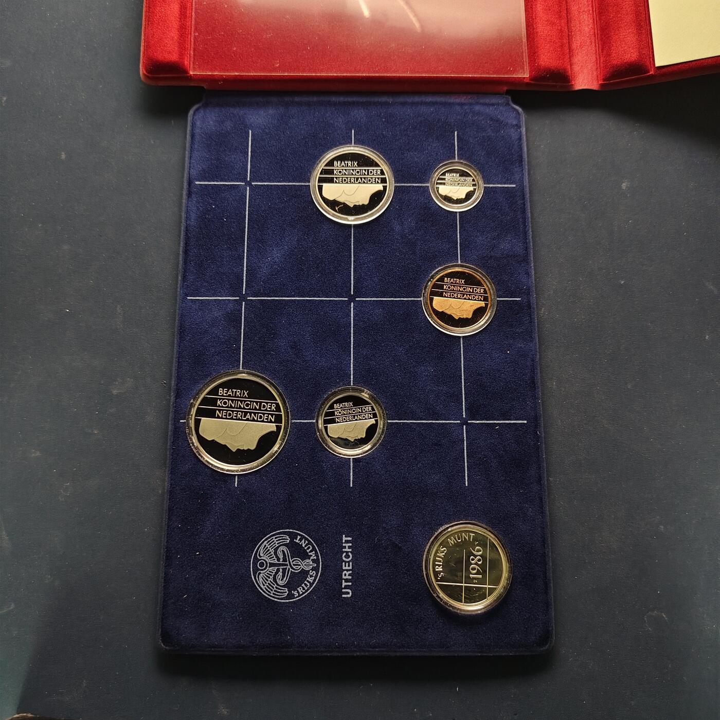 【全场包邮】纯粹捡漏拍505场 【银章】荷兰1986年官方精制套币-含造币厂精制银章