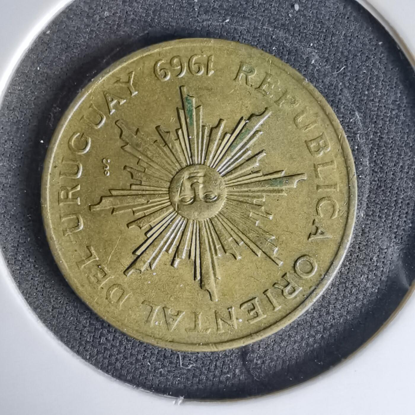 沼泽如烟--第999场 乌拉圭1969年5比索