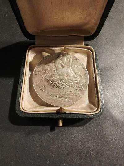 老王徽章第183期 - 法国勒阿弗尔商会大银章     带盒子，盒子卡扣不严    950银      大师波特作品      直径39mm     重量30.6g