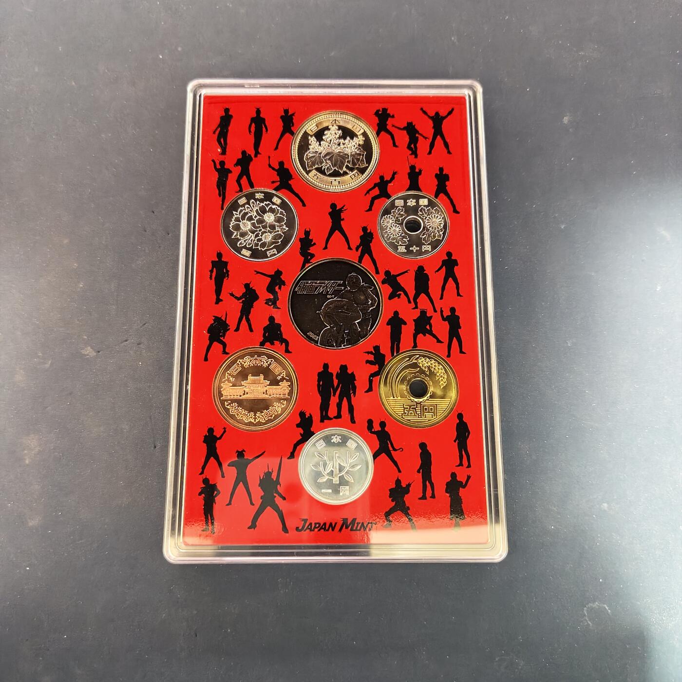 【全场包邮】纯粹捡漏拍505场 日本2021年假面超人50周年官方纪念套币-含少见假面超人纪念章