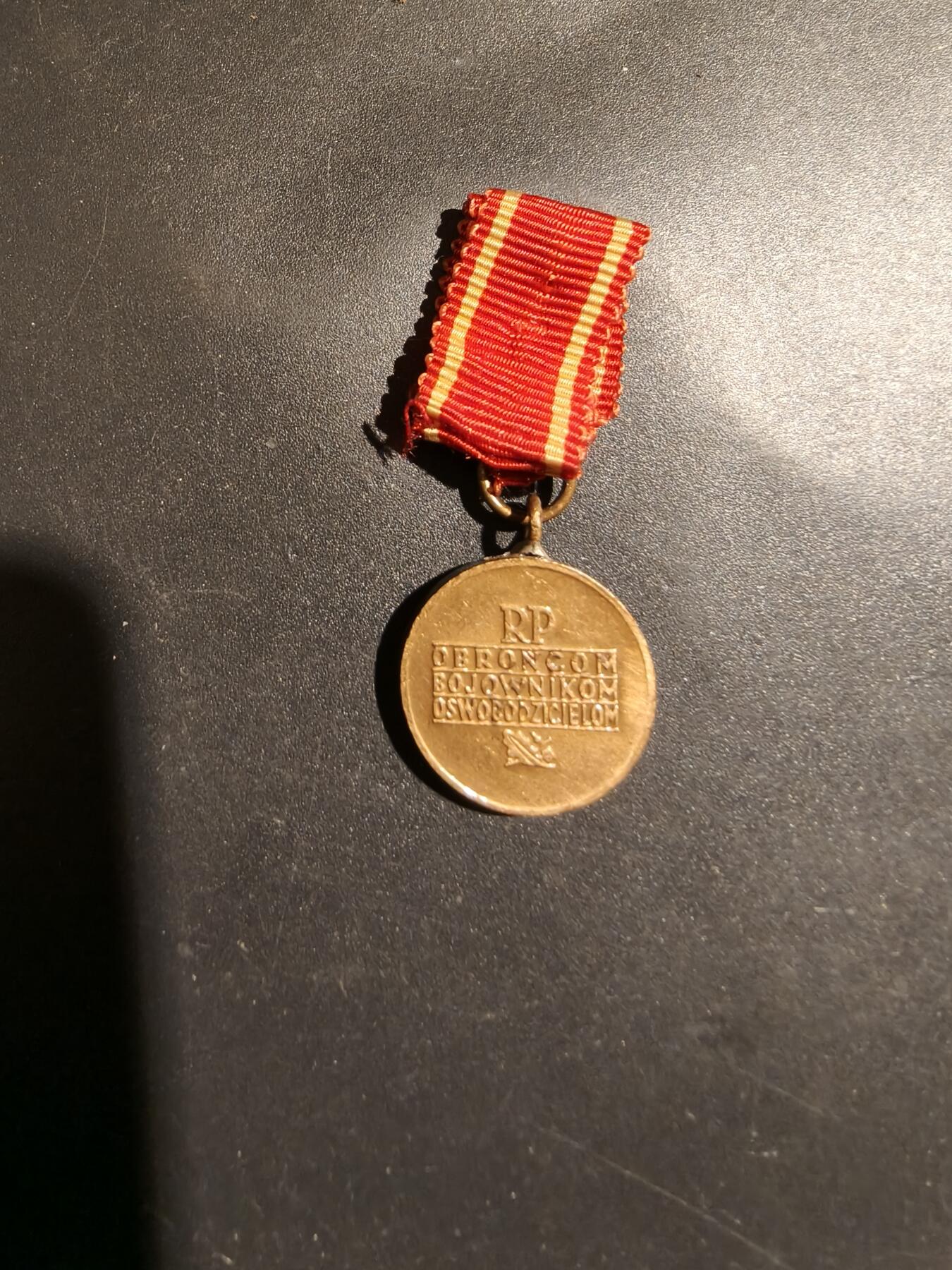 老王徽章第183期 波兰二战华沙起义奖章迷你章