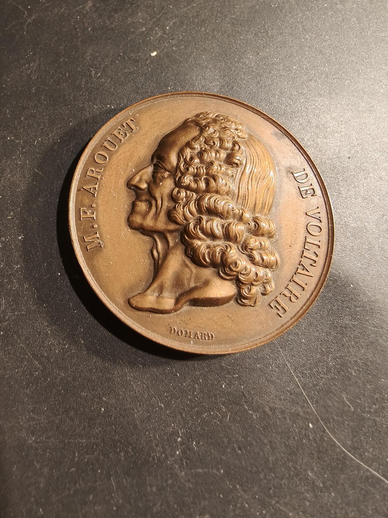 老王徽章第183期 法国-瑞士费尔内-伏尔泰海关大铜章     亨利杜布瓦作品     直径50mm      重量68.3g