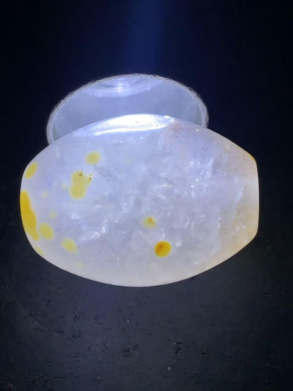 精美满冰飘鸡油黄战国红玛瑙随形勒子一颗！