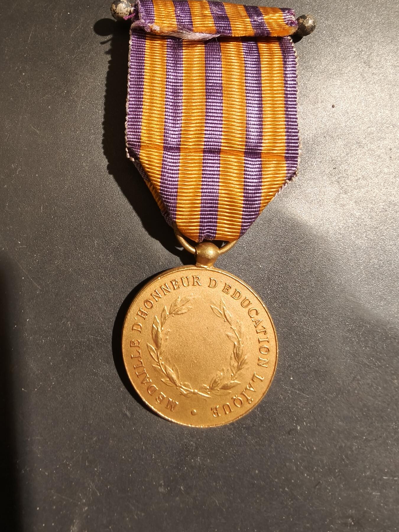 老王徽章第183期 法国金级军官级世俗教育纪念章     公鸡头玛丽安娜