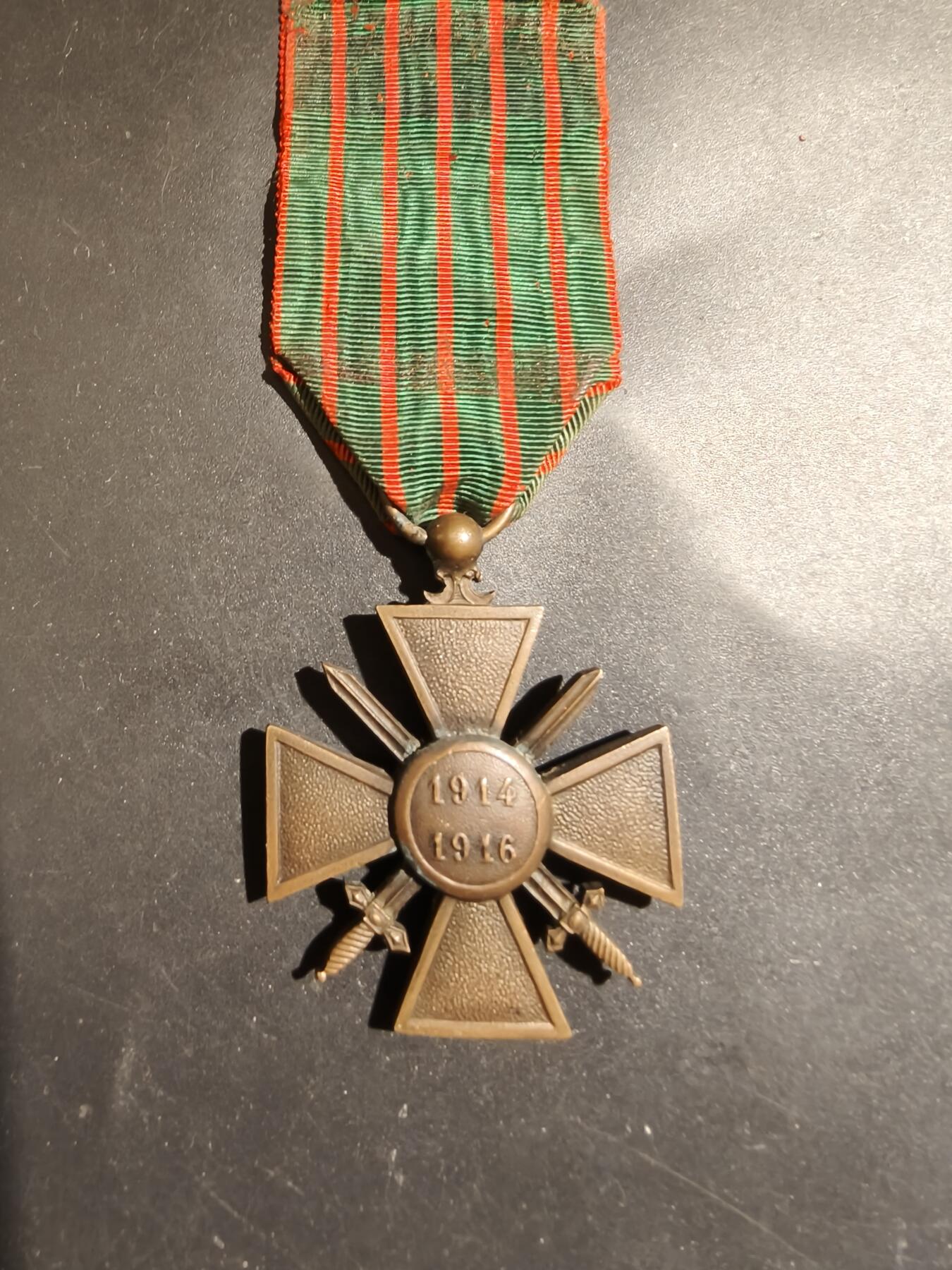 老王徽章第183期 法国1916战争十字奖章    一颗铜棕榈勋饰
