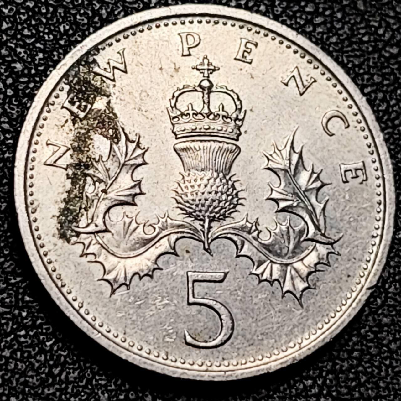 泉币菌-第193场- 新年第一场 新年快乐 本场拍品多 请提前出价 早期老版 1980年英国大5便士镍币 皇冠蓟草 23mm 