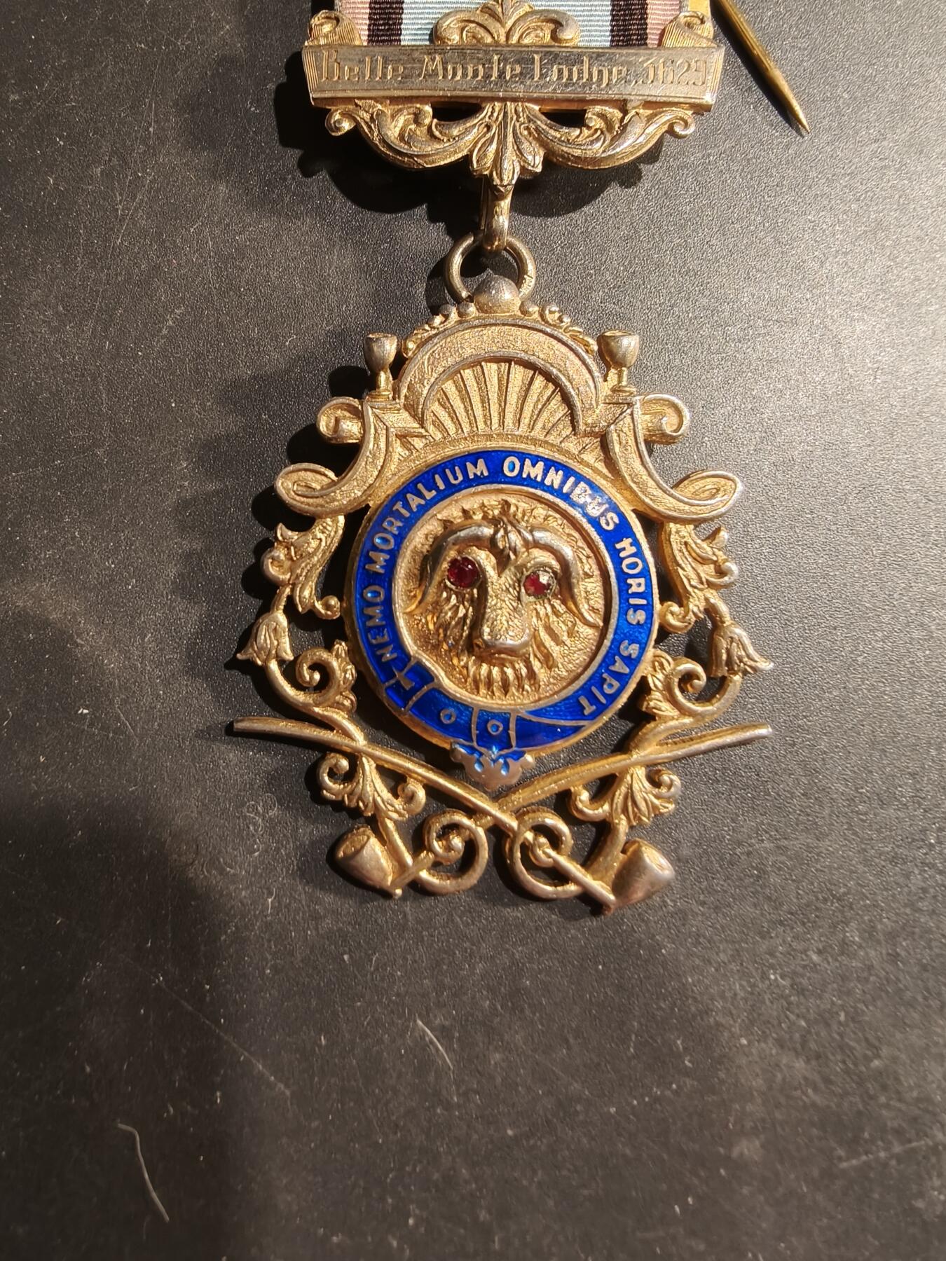 老王徽章第183期 英国共济会奖章    原盒     925银镀金珐琅     37.8g