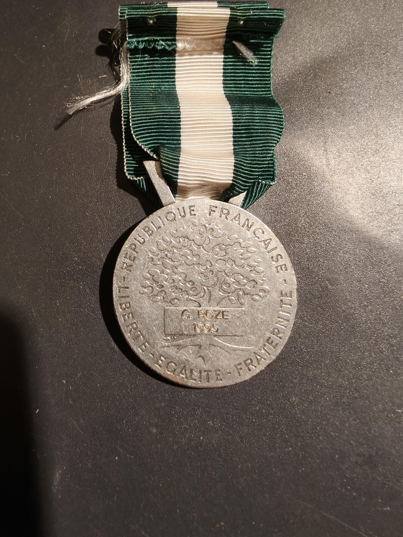 老王徽章第183期 法国银级地方嘉奖奖章    925银    1995年实发    26.6g