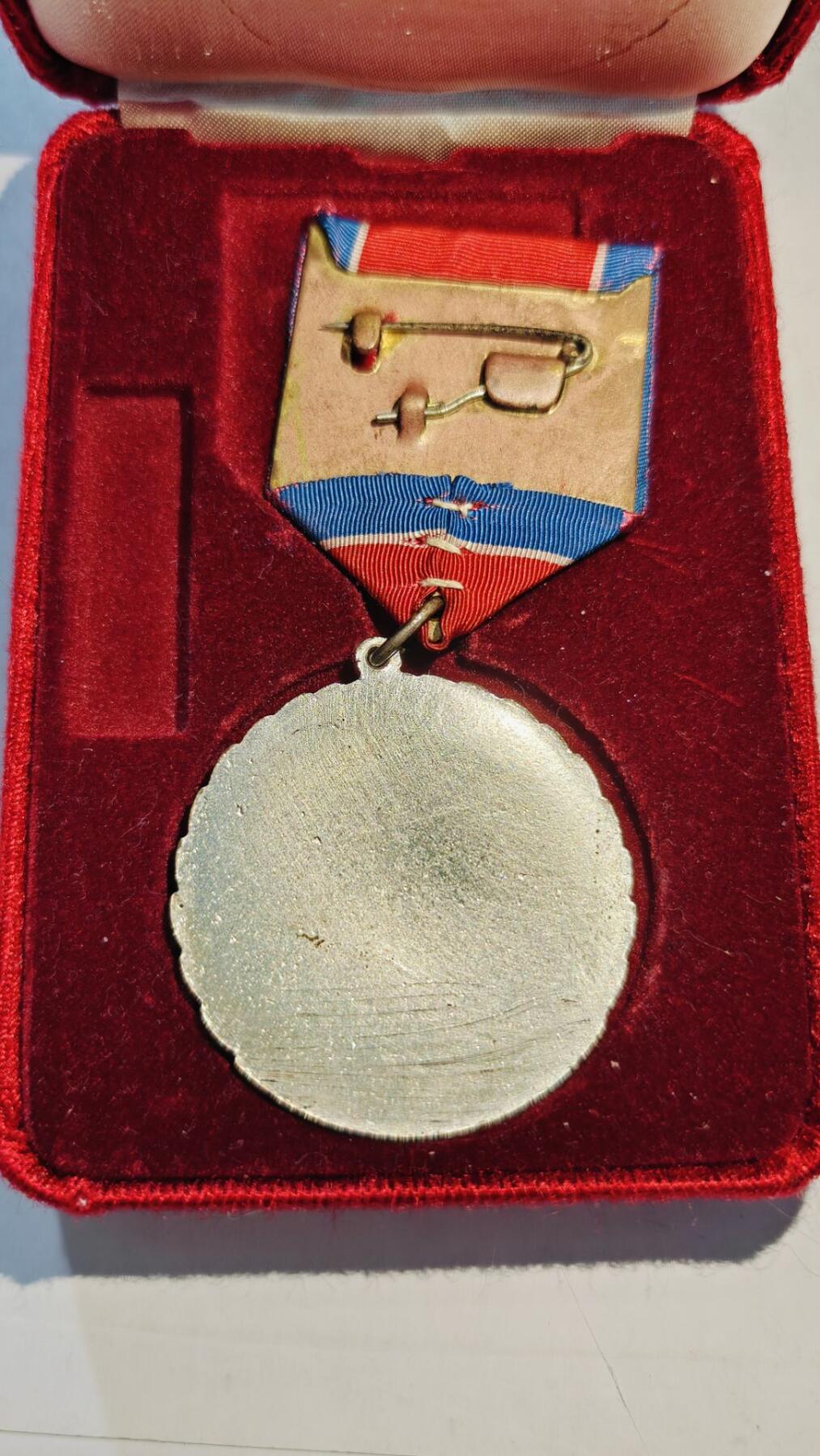 东亚勋章徽章主题拍卖8（120件） 在日朝鲜总联成立二十周年纪念