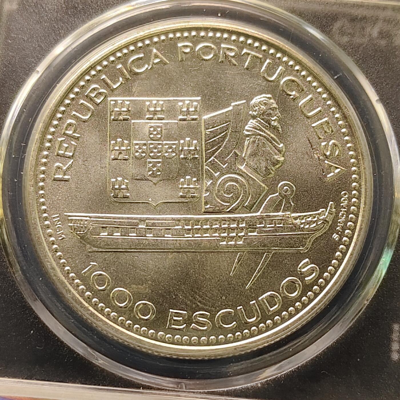 【全场包邮】纯粹捡漏拍505场 葡萄牙1996年1000埃斯库多费迪南二世和格洛里亚号护卫舰的修复克朗型纪念银币【40毫米28克50%】-公博MS66