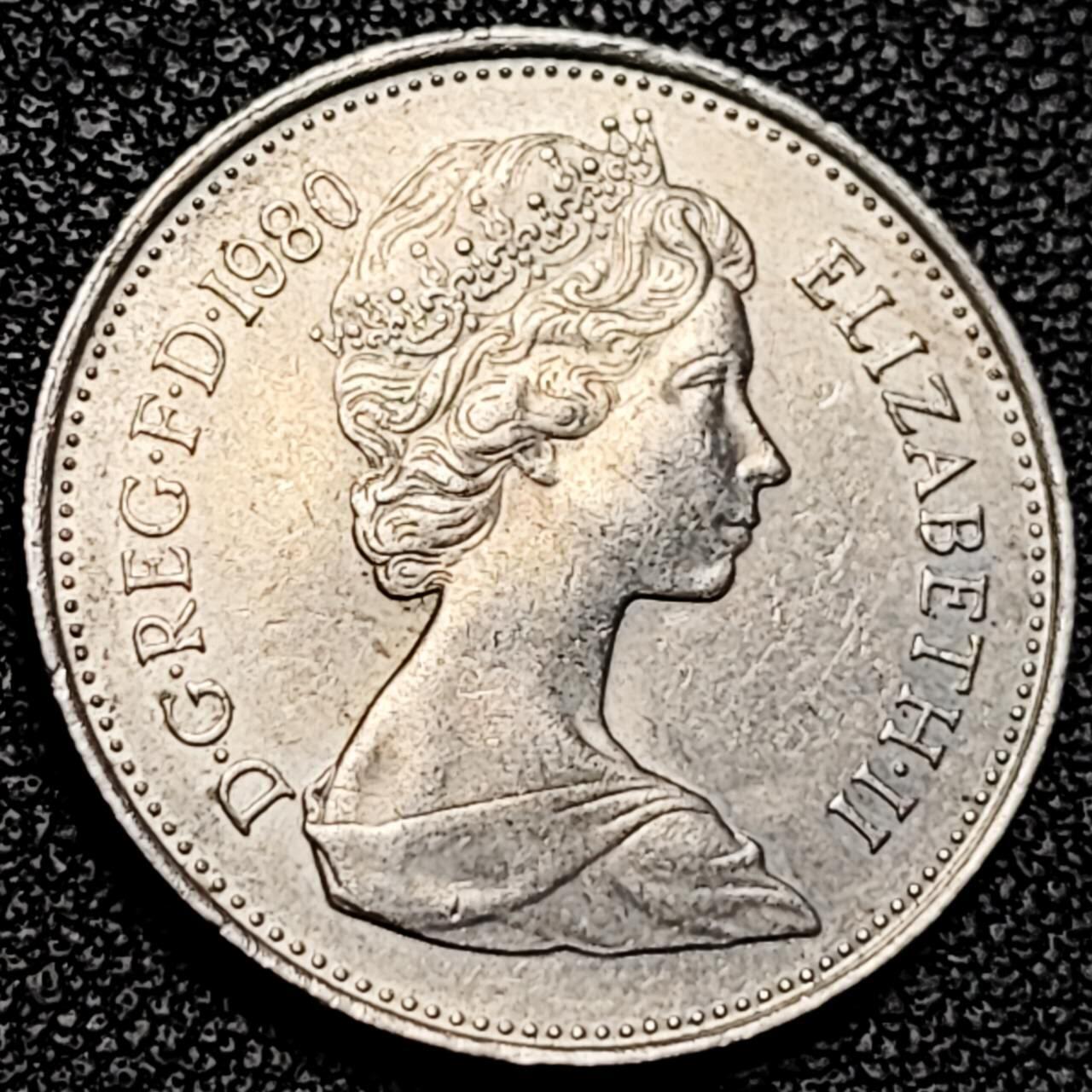 泉币菌-第193场- 新年第一场 新年快乐 本场拍品多 请提前出价 早期老版 1980年英国大5便士镍币 皇冠蓟草 23mm 