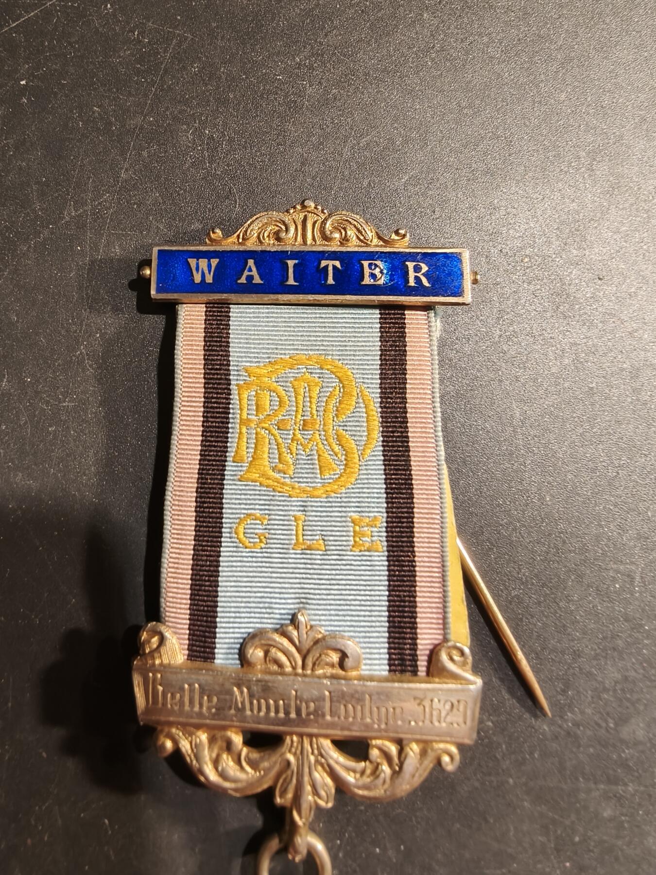 老王徽章第183期 英国共济会奖章    原盒     925银镀金珐琅     37.8g