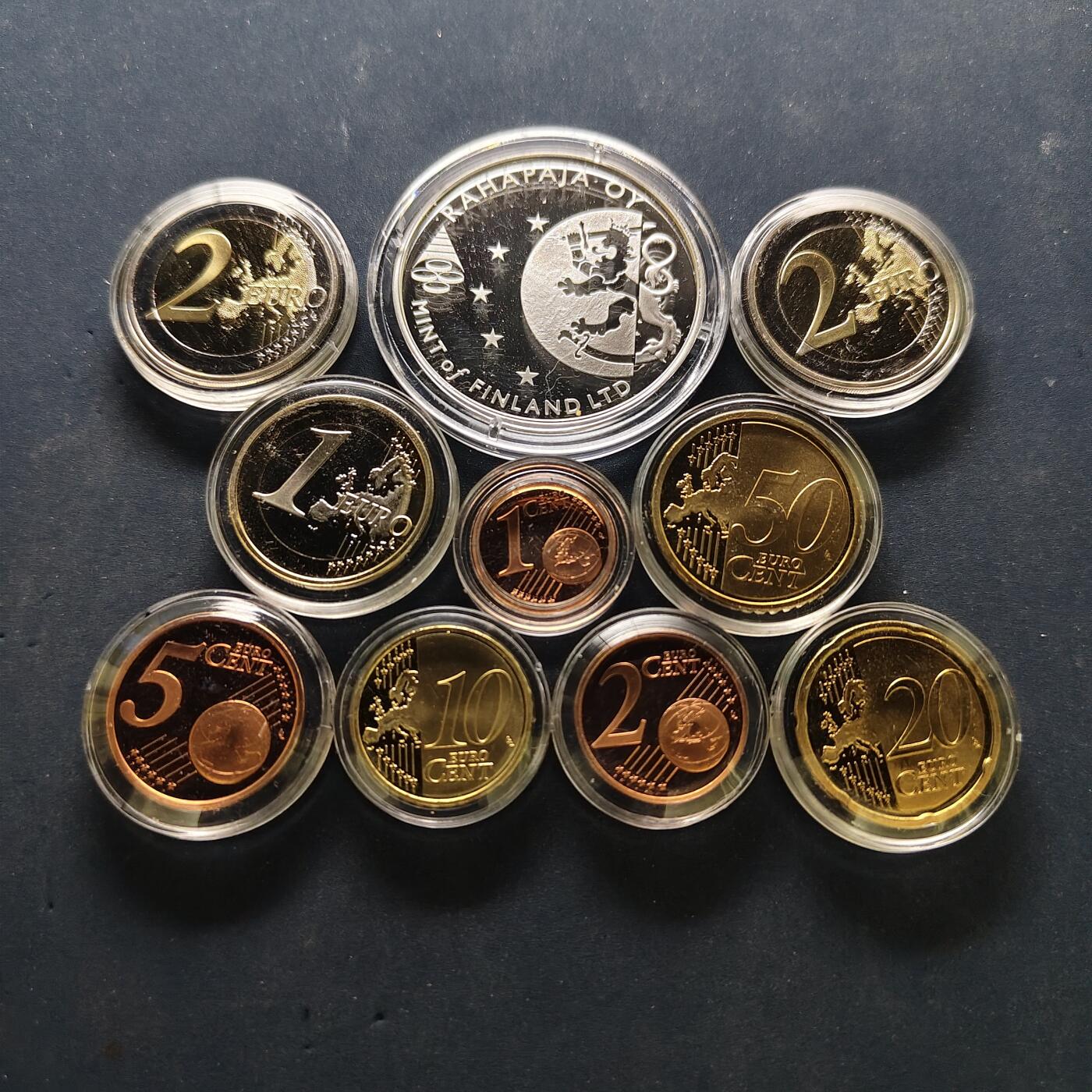 【全场包邮】纯粹捡漏拍505场 【稀少·银章】芬兰2007年官方年度流通精制套币-含2欧元精制纪念币（《罗马条约》50周年）+独立90周年彩色精制银章【20克92.5%】-盒证全-量2500