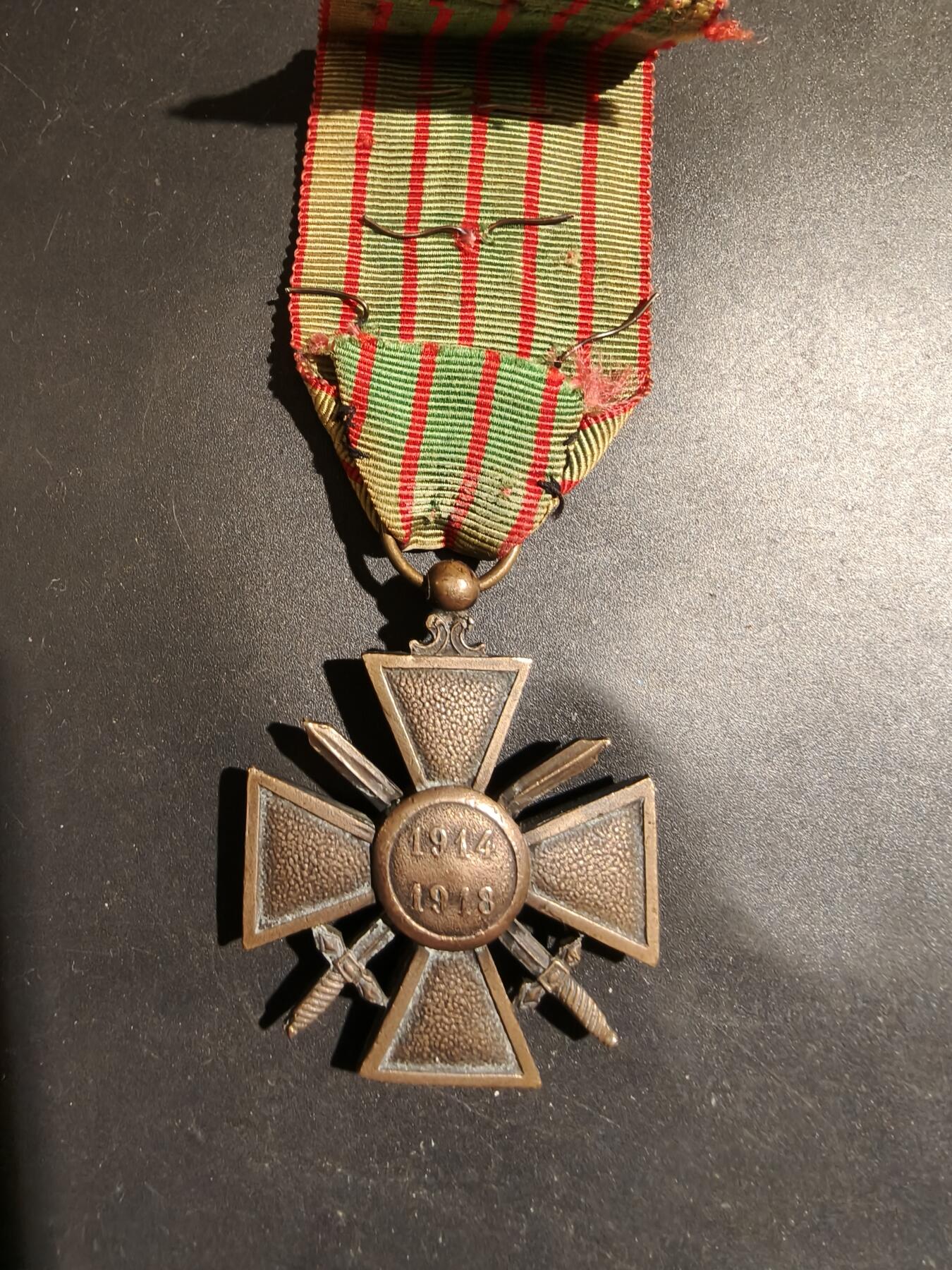 老王徽章第183期 法国1918战争十字奖章   四颗铜星勋饰