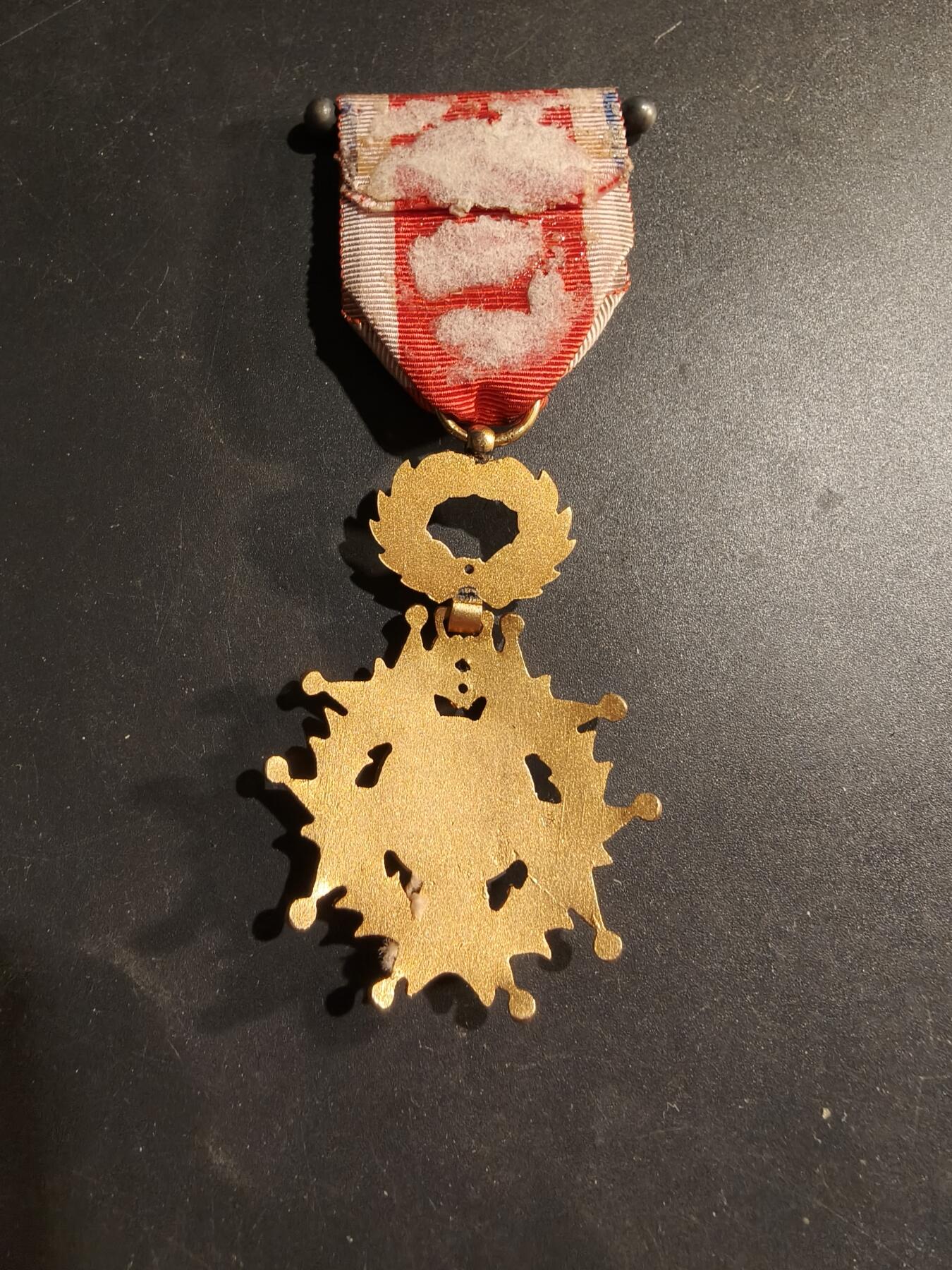 老王徽章第183期 法国军官级社会奉献功绩勋章     原盒