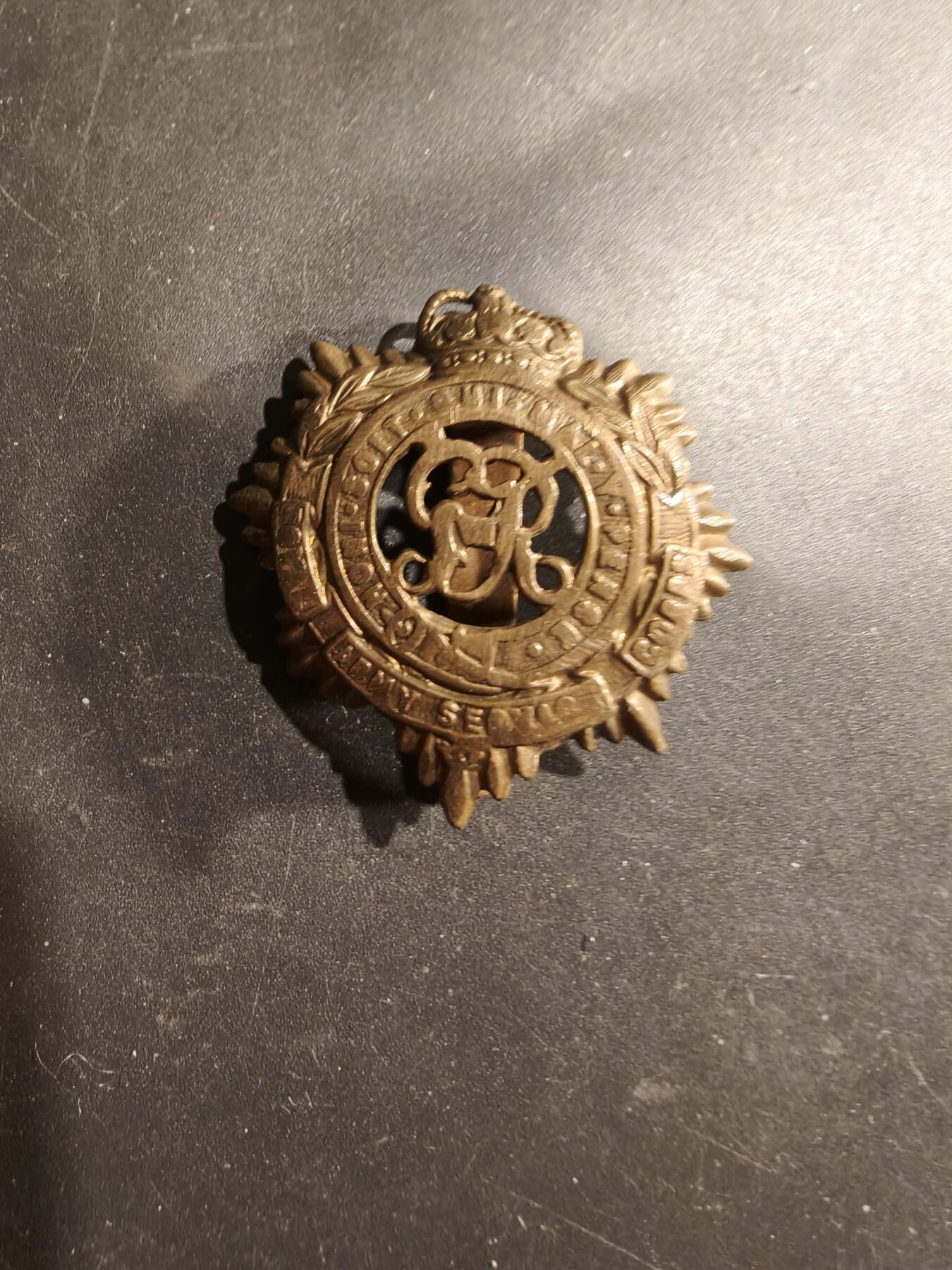 老王徽章第183期 英国皇家陆军服务军团帽徽    二战时期