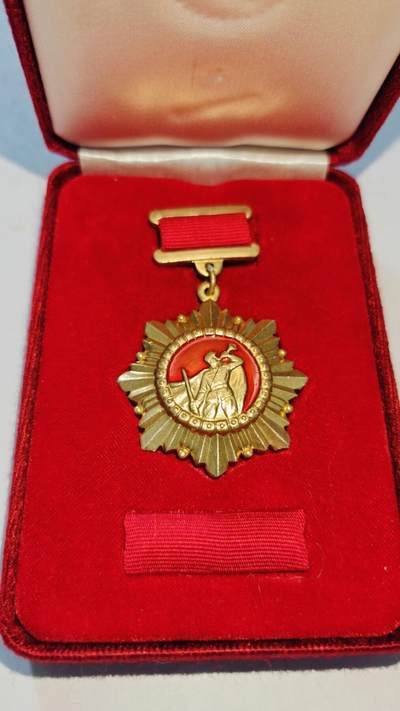 东亚勋章徽章主题拍卖8（120件） - 朝鲜祖国解放战争勋章（带盒带略