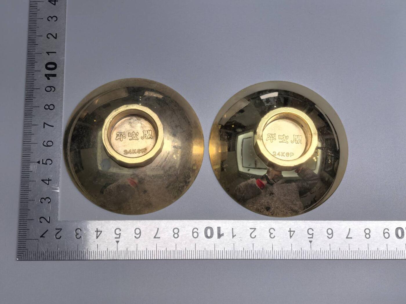 小驴勋章奖章收藏2月22日周日晚六点拍卖（珍爱和平，收藏战争，铭记历史，勿忘国耻，忠党爱国。有偿代拍，送拍规则在简介最后，参拍须阅读规则后再参拍，关系到运费包装发货时效真假辨别等关键信息，拍卖时不再发原图，看大图店主微信码在拍卖店铺介绍里） 镀金酒杯一对