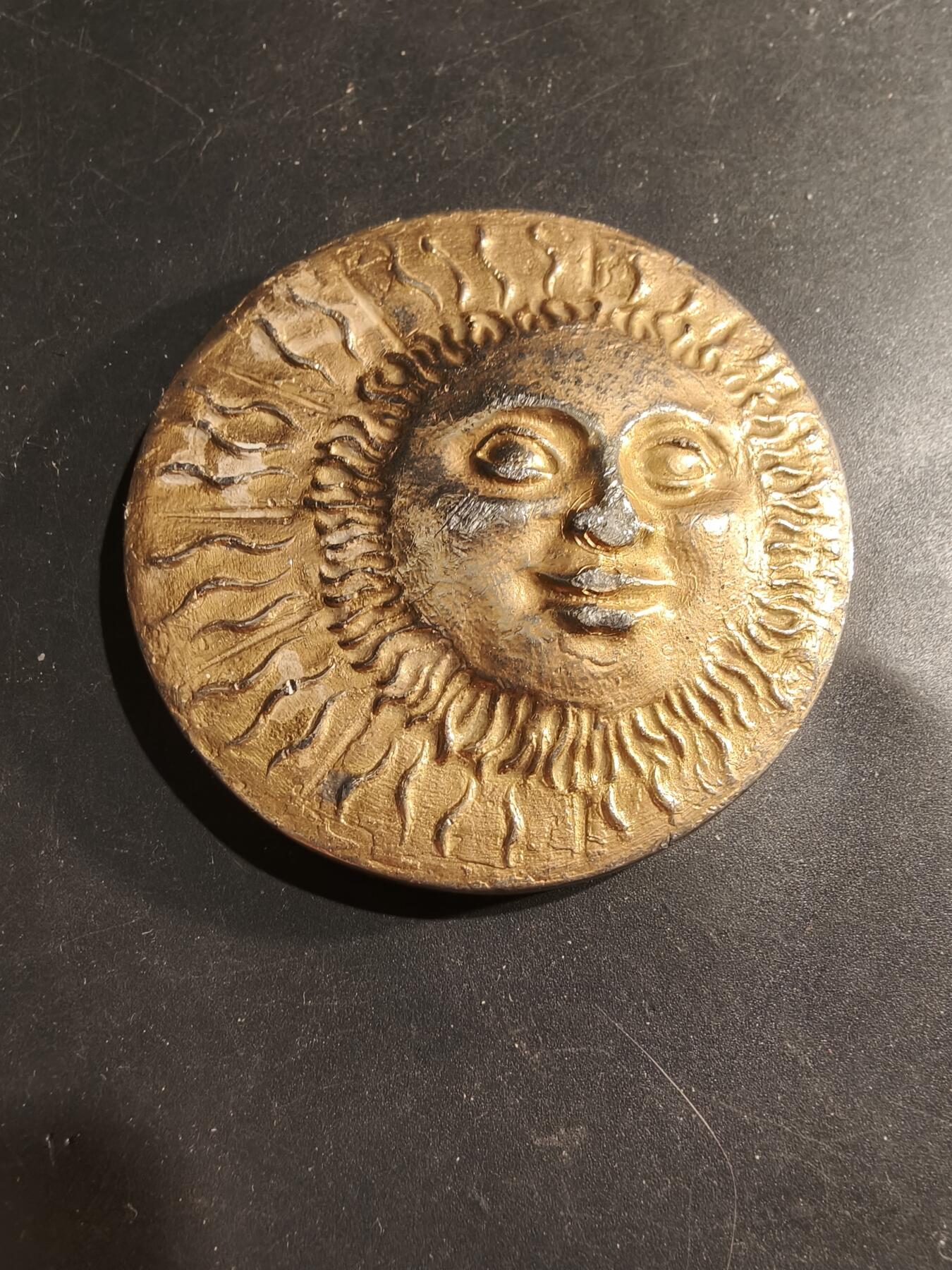 老王徽章第183期 法国太阳脸大铜章     直径60mm    重量224.4g