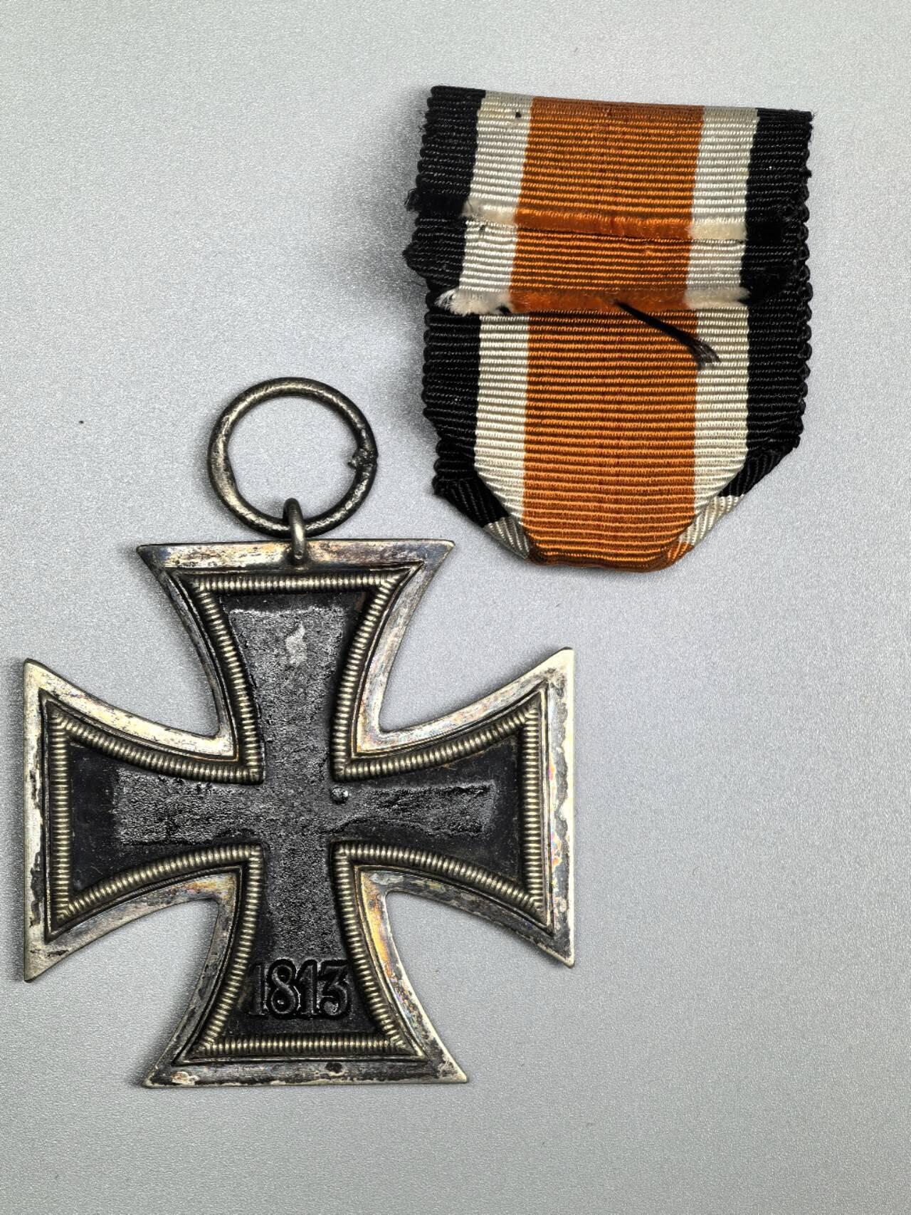 小驴勋章奖章收藏2月22日周日晚六点拍卖（珍爱和平，收藏战争，铭记历史，勿忘国耻，忠党爱国。有偿代拍，送拍规则在简介最后，参拍须阅读规则后再参拍，关系到运费包装发货时效真假辨别等关键信息，拍卖时不再发原图，看大图店主微信码在拍卖店铺介绍里） 得三EKII，铁质核心黑漆，环打128厂标，漆面有修补