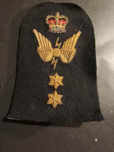 老王徽章第183期 - 英国皇家海军航空兵无线电主管技能章    金属丝版本