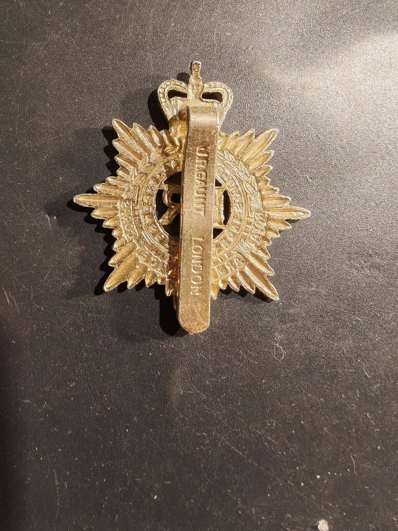 老王徽章第183期 英国皇家陆军服务军团帽徽    女王早期铜版