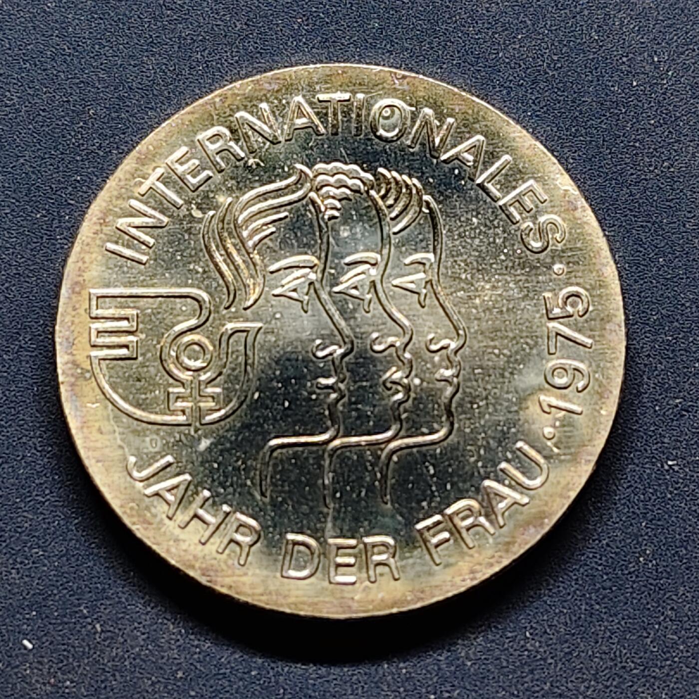 【全场包邮】纯粹捡漏拍504场-更新中 民主德国1975年5马克国际妇女年纪念币-含原封