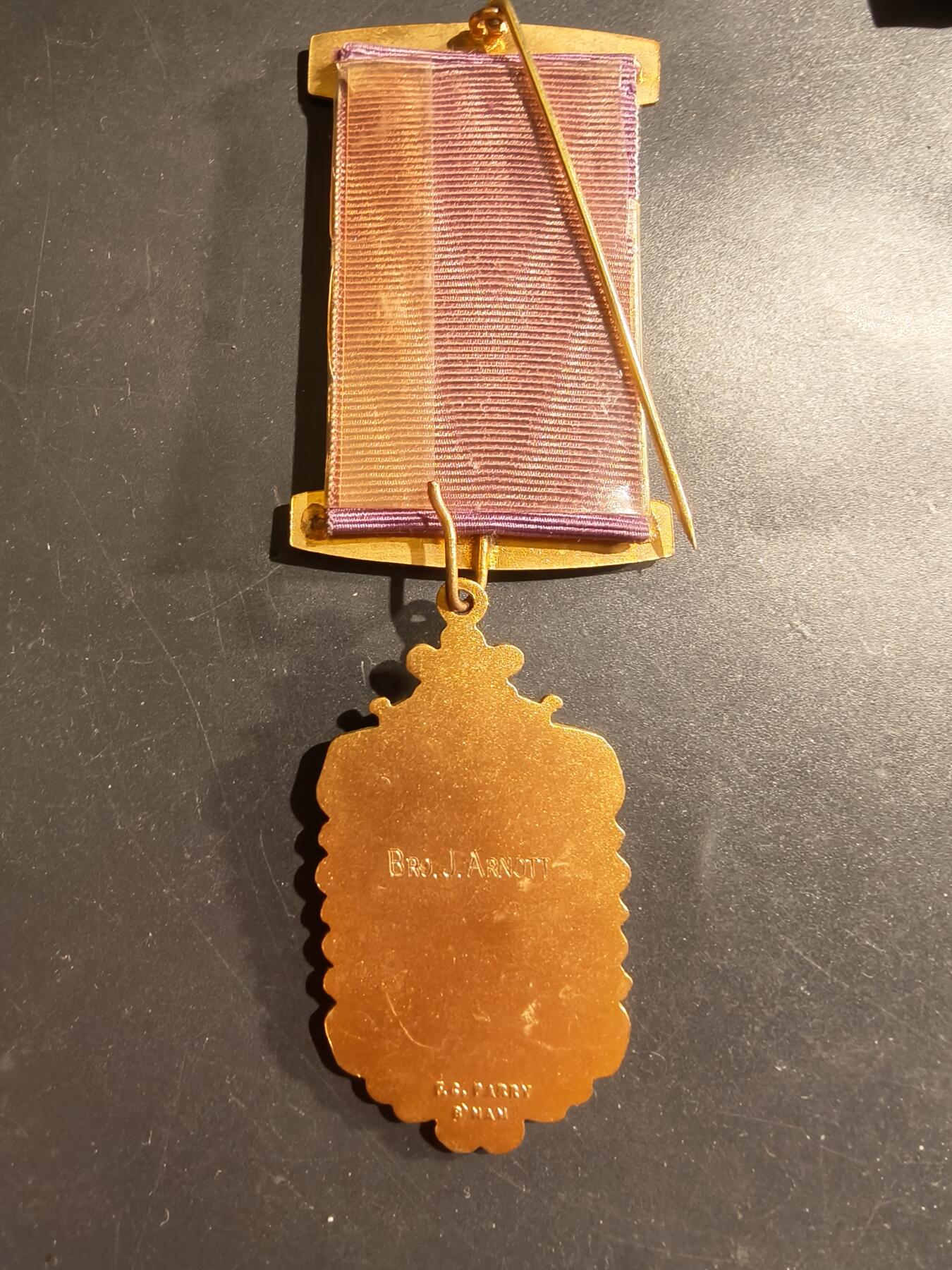 老王徽章第183期 英国皇家野牛兄弟会庆祝查尔斯王储与戴安娜王妃大婚纪念章    实发