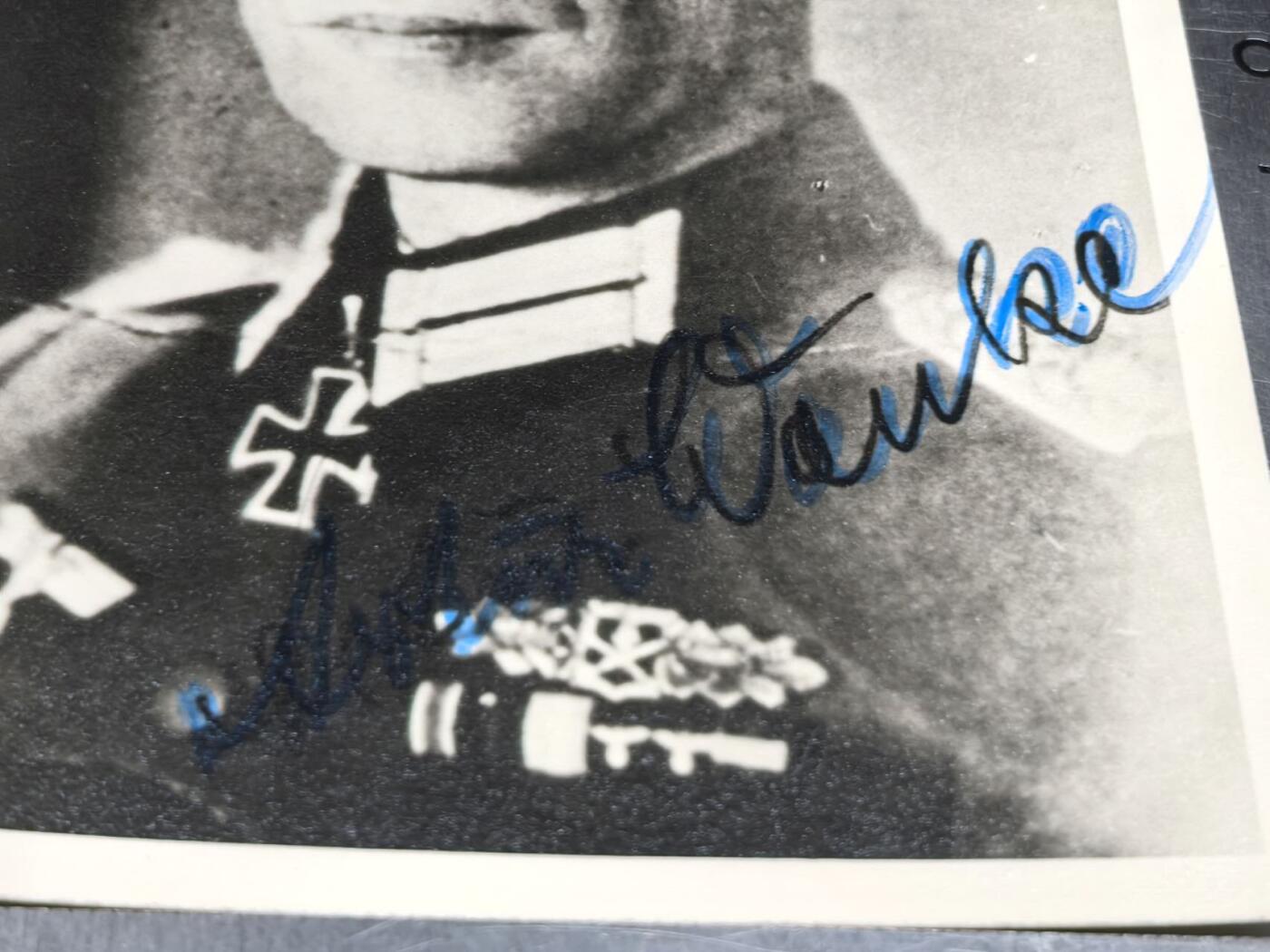 小驴勋章奖章收藏2月22日周日晚六点拍卖（珍爱和平，收藏战争，铭记历史，勿忘国耻，忠党爱国。有偿代拍，送拍规则在简介最后，参拍须阅读规则后再参拍，关系到运费包装发货时效真假辨别等关键信息，拍卖时不再发原图，看大图店主微信码在拍卖店铺介绍里）