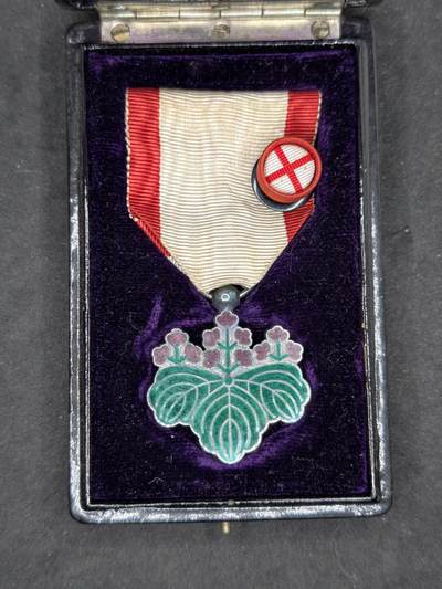 凯旋世界勋赏（持续上新中）（第22期新年大拍）（欢迎送拍）（对拍品有疑问请询问客服，不接受到手刀，出价默认拍品品相。请认真阅读拍卖规则！出价默认已认可！）（收到货请录制开箱视频，无视频概不处理问题。） - 青叶带盒带略