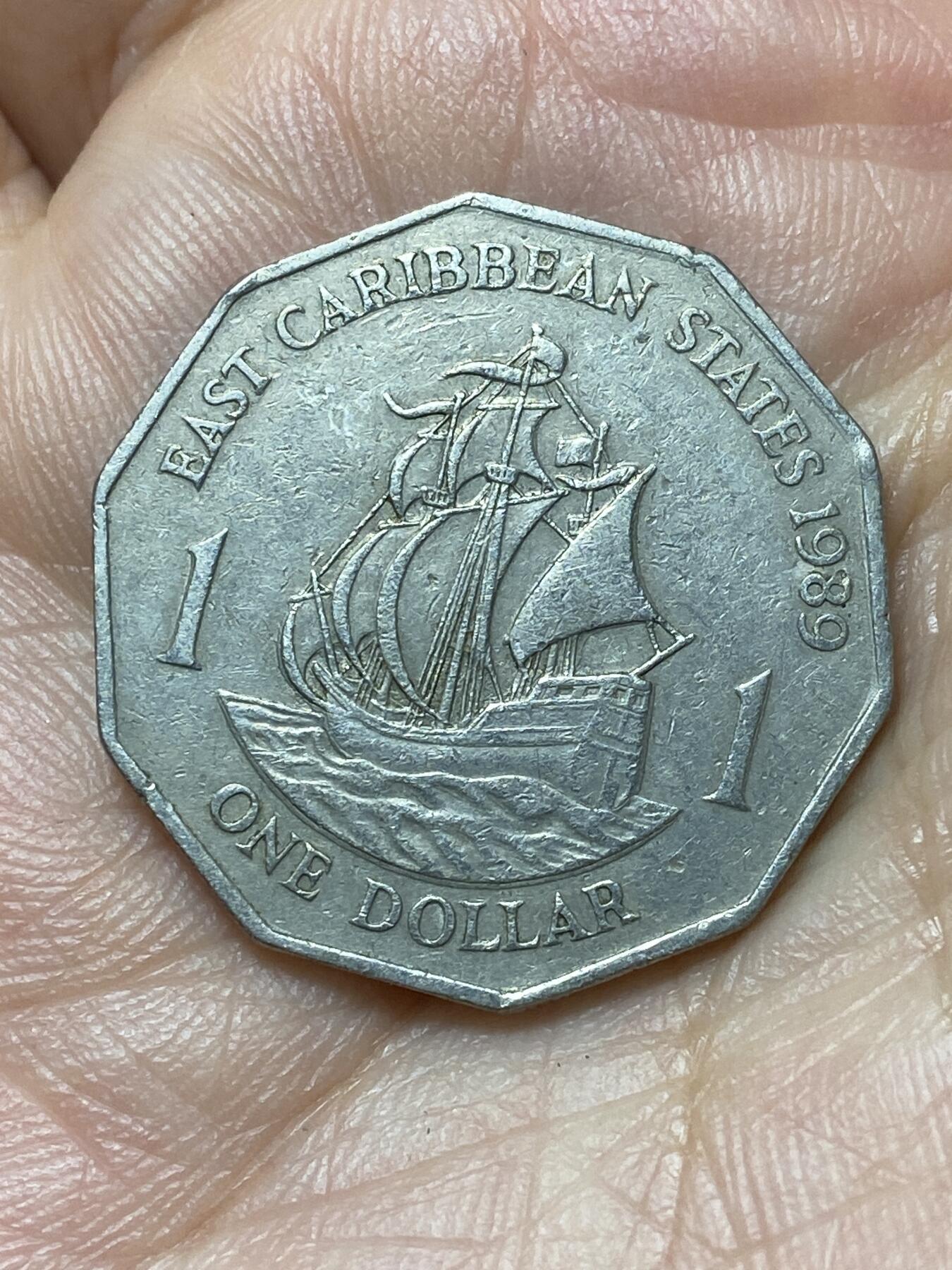 2026年第二十九场(总第一百九十八场）英国一线回流散币新年初九特拍场第一场(免佣金) 东加勒比国家1989年1元(伊丽莎白二世中年花冠第二版)