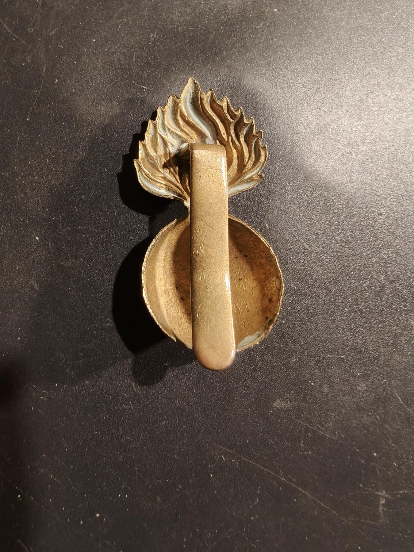 老王徽章第183期 英国伦敦团第7营帽徽     一战时期