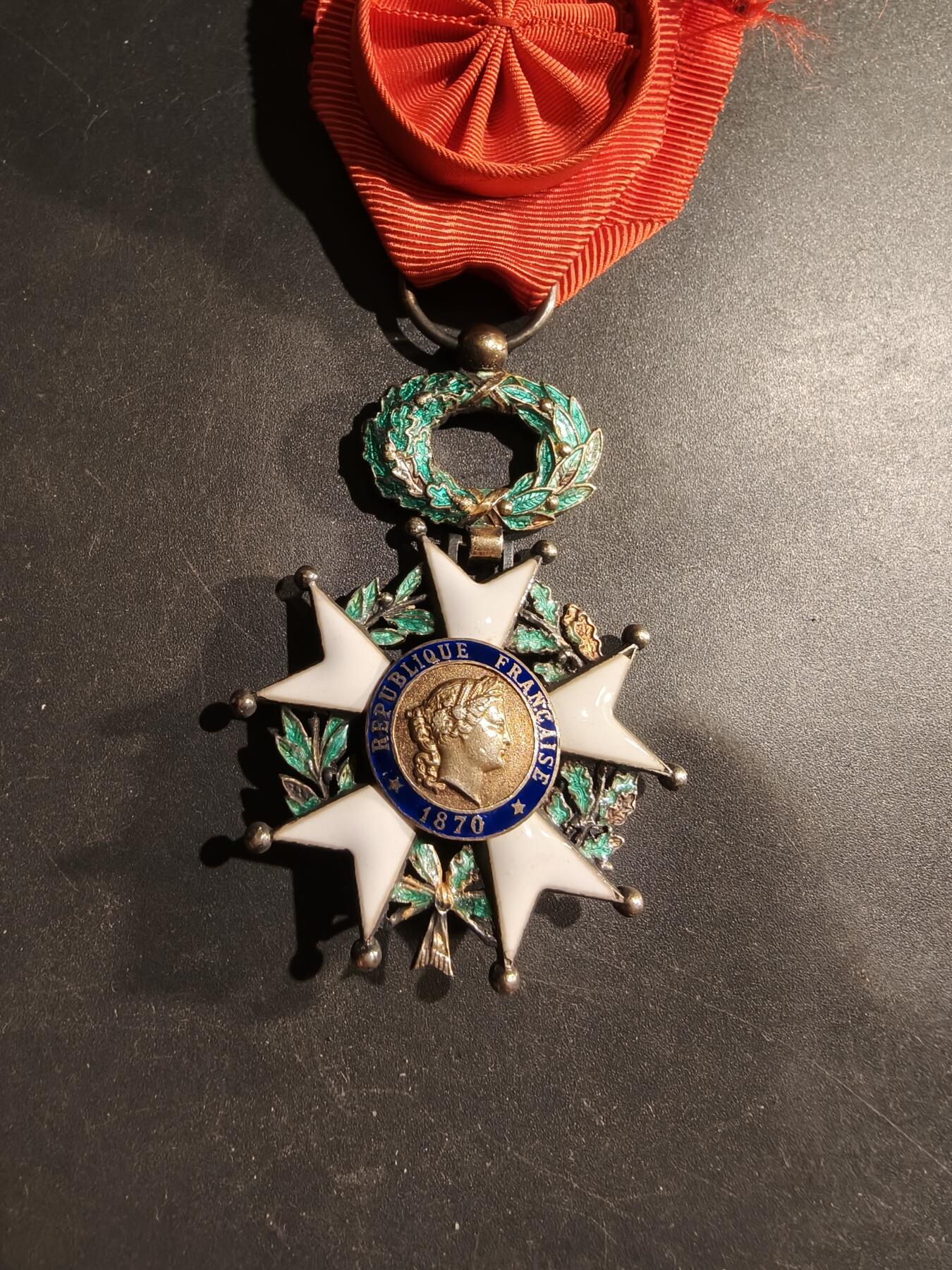 老王徽章第183期 法国军官级荣誉军团勋章    原盒    三共时期    银镀金珐琅