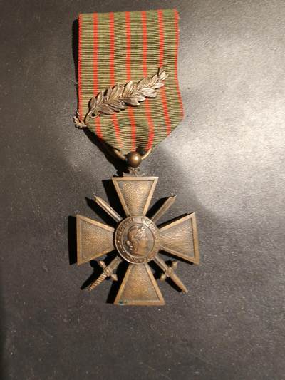 老王徽章第183期 - 法国1915战争十字奖章   一颗铜棕榈勋饰