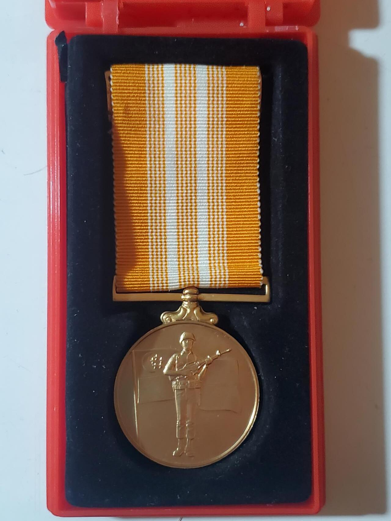 韵星假日军品类拍卖第42期 -- Rimey Holidays Militaria Auction 42 新加坡共和国武装力量优秀服务奖章 早期绒布内衬版本 铜镀金带原盒 少见