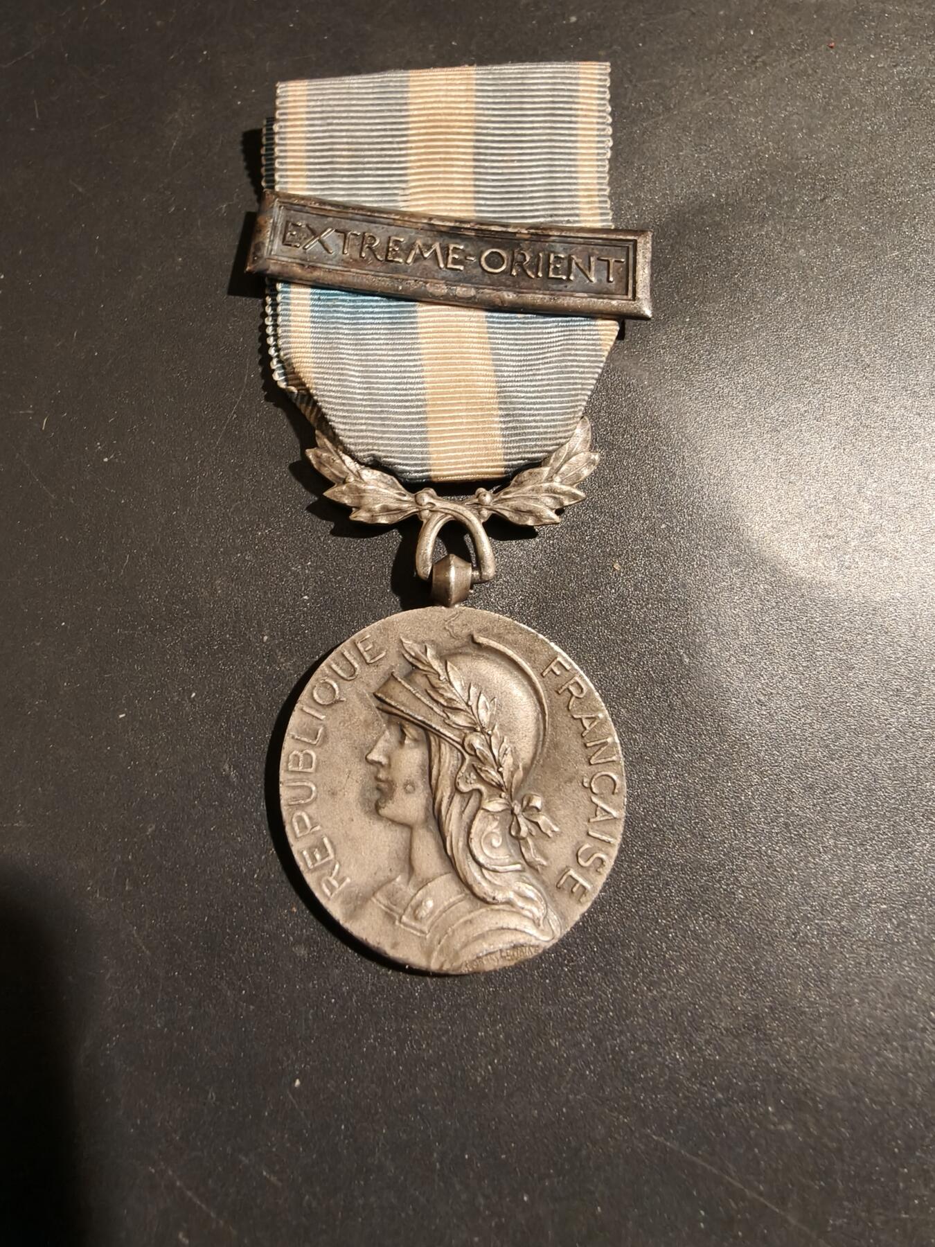 老王徽章第183期 法国殖民奖章    950银    远东勋条    21.1g