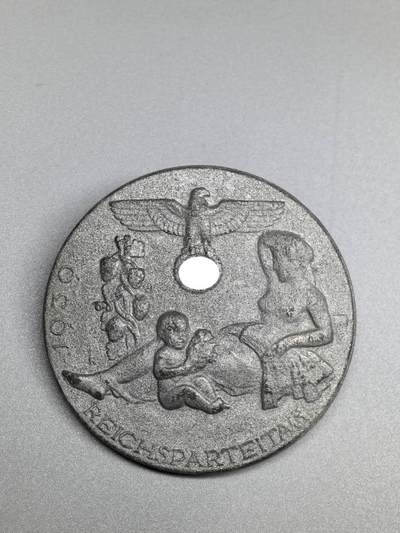 小驴勋章奖章收藏2月22日周日晚六点拍卖（珍爱和平，收藏战争，铭记历史，勿忘国耻，忠党爱国。有偿代拍，送拍规则在简介最后，参拍须阅读规则后再参拍，关系到运费包装发货时效真假辨别等关键信息，拍卖时不再发原图，看大图店主微信码在拍卖店铺介绍里） - 1939年党代会徽章，锌质，背打RZM M9/72厂标