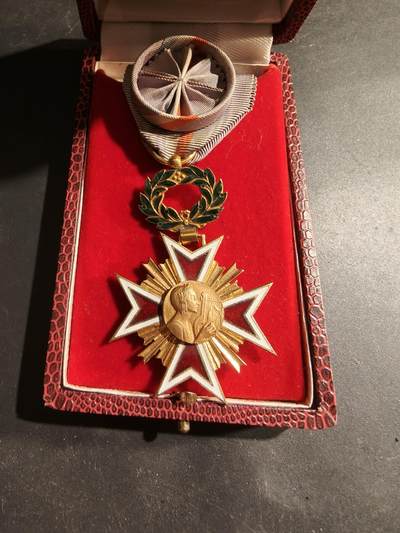 老王徽章第183期 - 法国军官级音乐协会终身奉献勋章     原盒