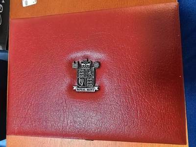 长老汇马年精选第一场拍卖 - 1990英国8枚精制币红盒套装，盒证全