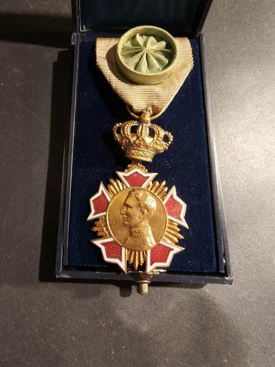 老王徽章第183期 - 军官级法国比利时皇家协会勋章     原盒