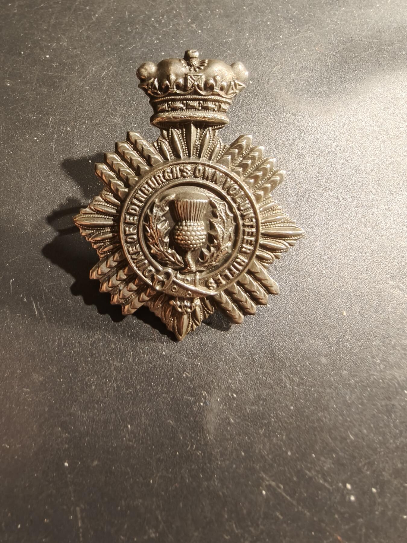 老王徽章第183期 英国爱丁堡公爵所属志愿步兵团帽徽    一战时期